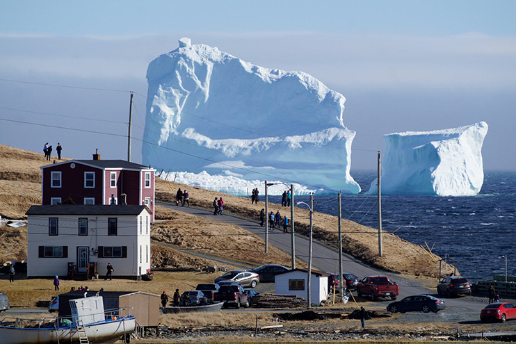 Iceberg-canada1-superJumbo.jpg